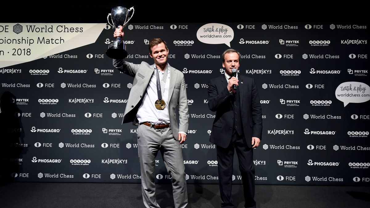 Карлсен обратился к президенту ФИДЕ Дворковичу с призывом уйти с должности Карлсен обратился к президенту ФИДЕ Дворковичу с призывом уйти с должности