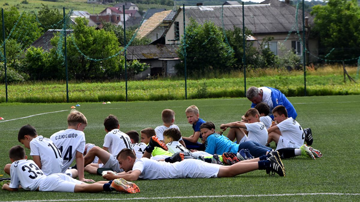 Конфлікт в Ужгороді - поліція відкрила за фактом побиття футбольного тренера Конфлікт в Ужгороді - поліція відкрила за фактом побиття футбольного тренера