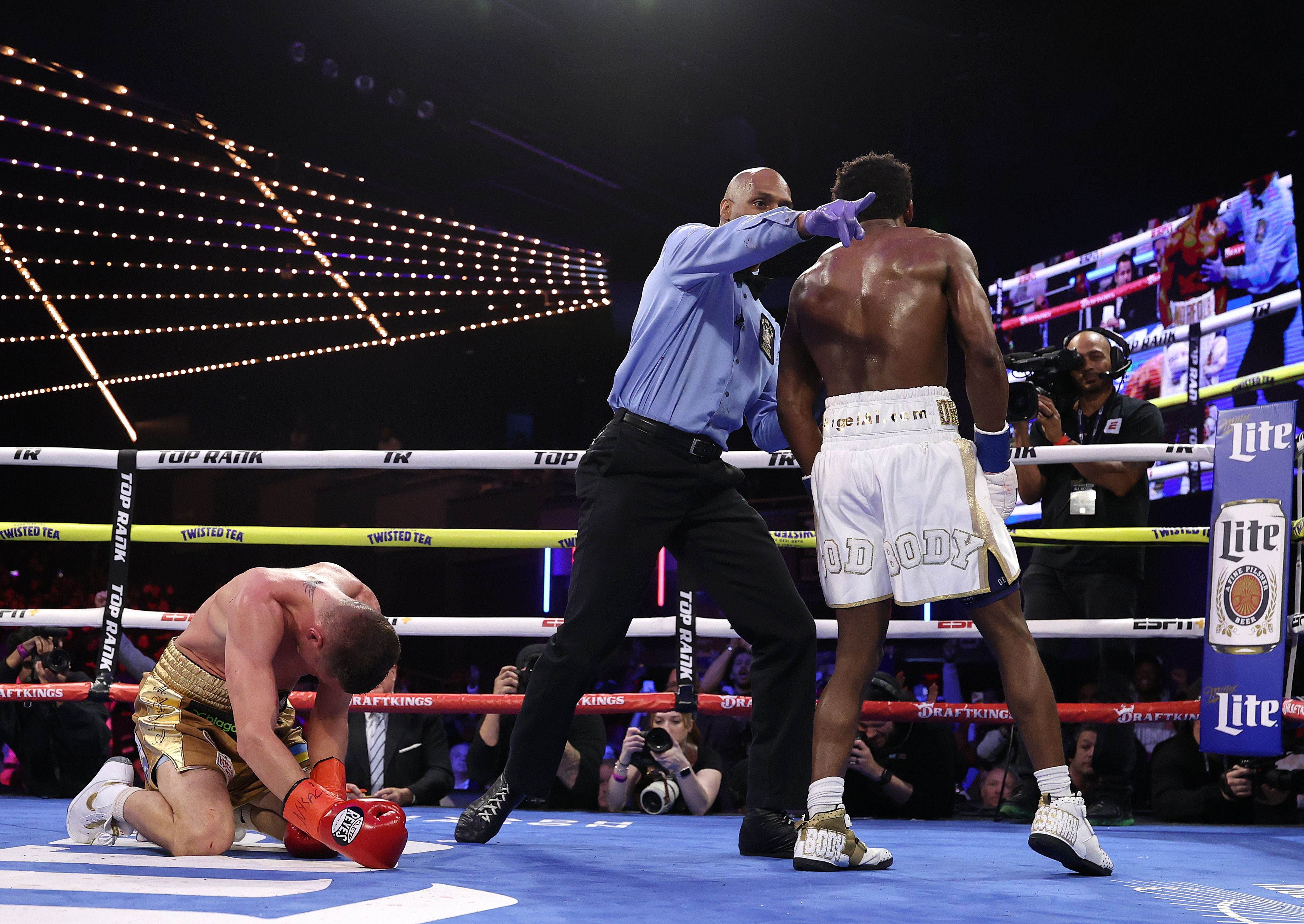 Берінчик – Девіс: відео нокауту Берінчик – Девіс: відео нокауту