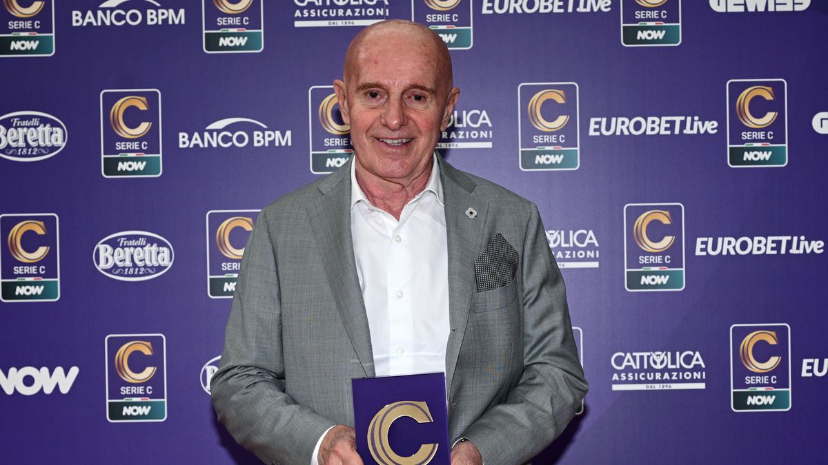 Арриго Сакки заявил о возобновлении тренерской карьеры Арриго Сакки заявил о возобновлении тренерской карьеры