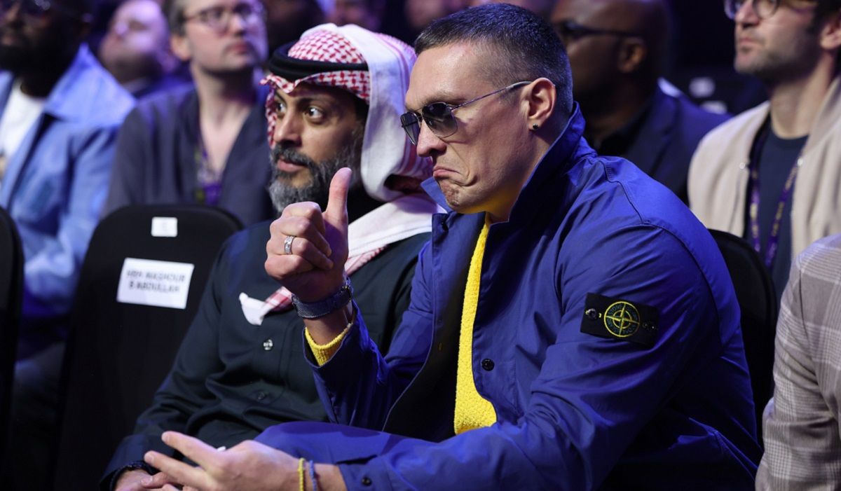 Александр Усик покинул арену в Эр-Рияде перед боем Бетербиев – Бивол 22 февраля Александр Усик покинул арену в Эр-Рияде перед боем Бетербиев – Бивол 22 февраля