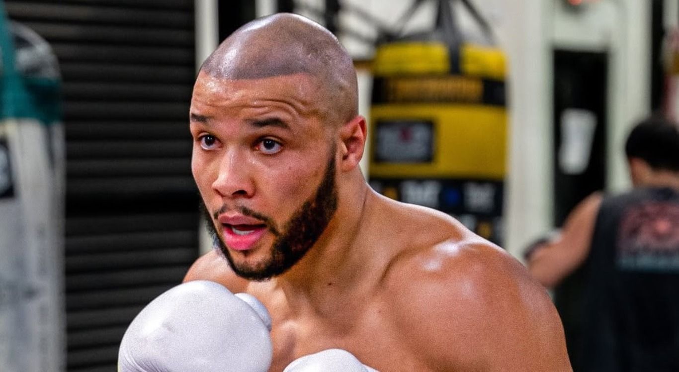 Крис Юбэнк дал пощечину Коннору Бенну яйцом Крис Юбэнк дал пощечину Коннору Бенну яйцом