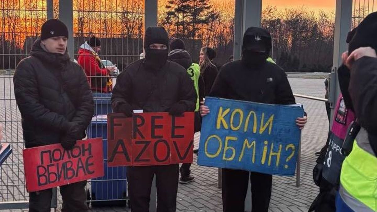 Фанатам ЛНЗ во Львове не разрешили пронести баннер Free Azov на матч с Движением Фанатам ЛНЗ во Львове не разрешили пронести баннер Free Azov на матч с Движением