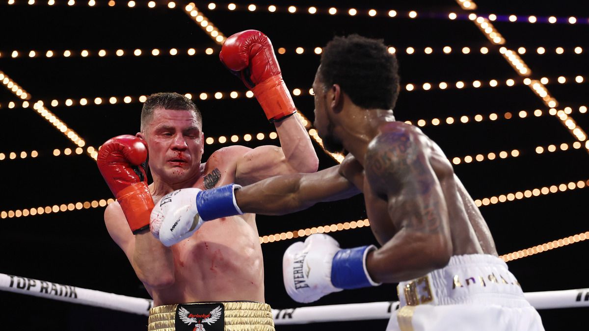 Беринчик - Дэвис - украинскому боксеру сделали операцию на носу - видео Беринчик - Дэвис - украинскому боксеру сделали операцию на носу - видео