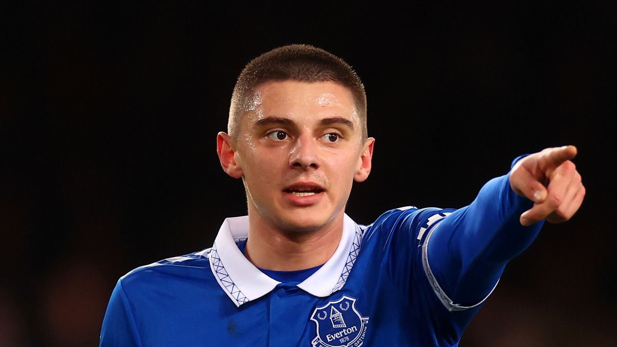 Миколенко может стать игроком Тоттенхэма Миколенко может стать игроком Тоттенхэма