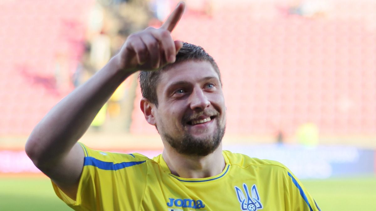 Евгений Селезнев рассказал, курил ли он айкос в автобусе сборной Украины - видео Евгений Селезнев рассказал, курил ли он айкос в автобусе сборной Украины - видео