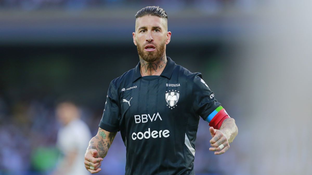 Серхио Рамос получил первую красную карточку в Мексике Серхио Рамос получил первую красную карточку в Мексике