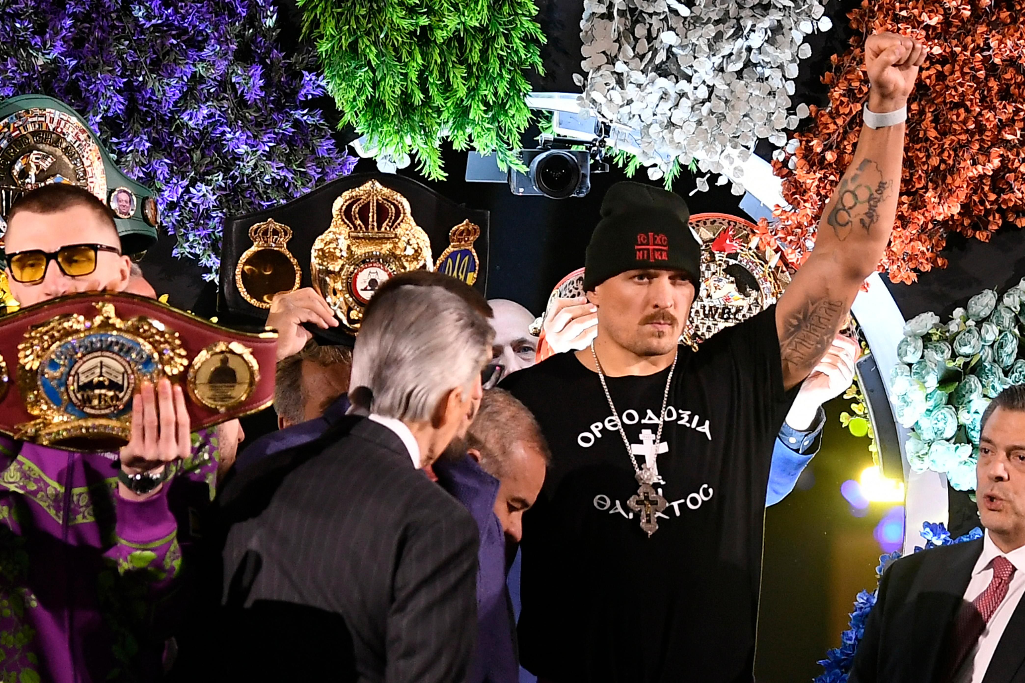 Усик захистив дисертацію Усик захистив дисертацію