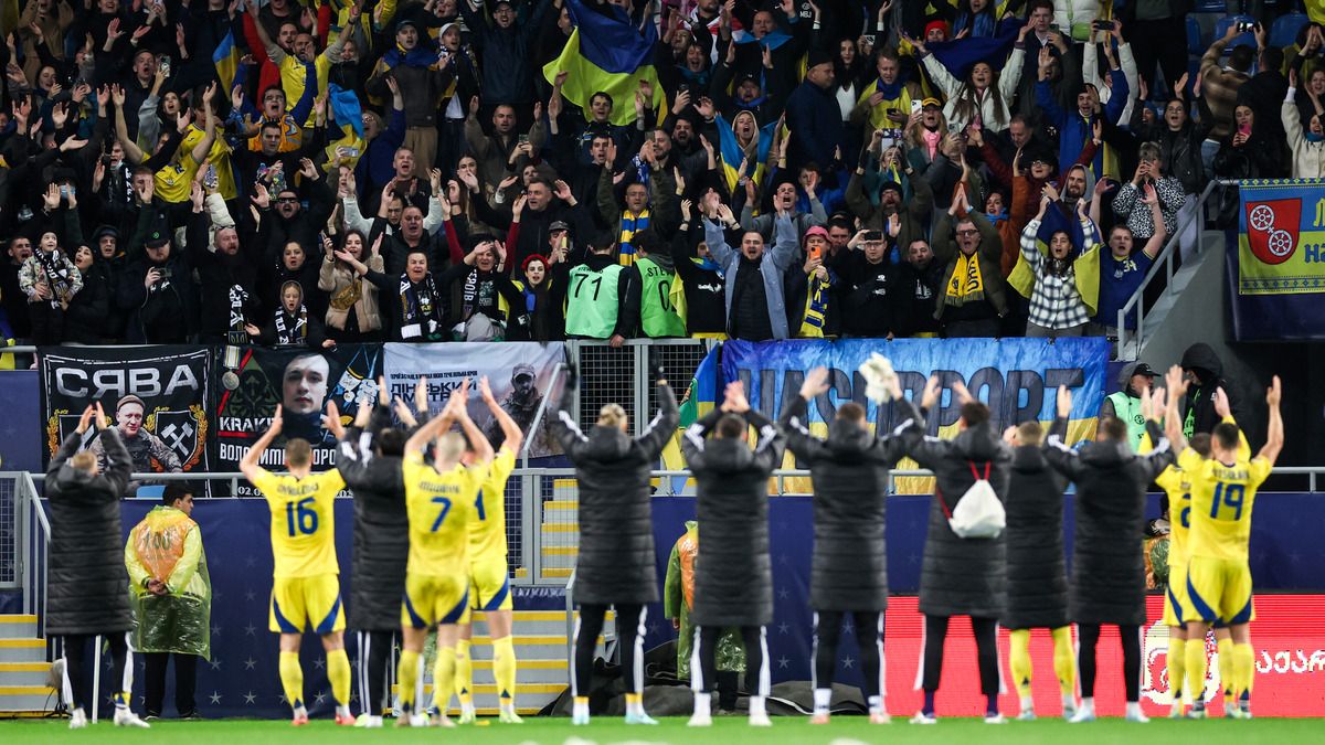 Україна - Бельгія - перед матчем фани заспівали пісню про Росію - відео Україна - Бельгія - перед матчем фани заспівали пісню про Росію - відео