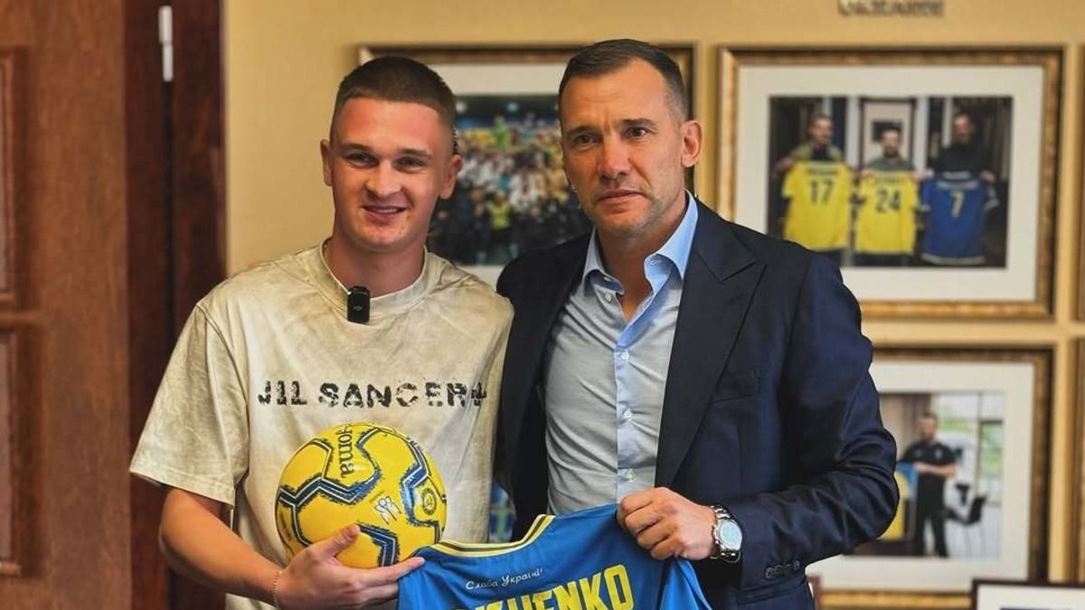 Андрей Шевченко пригласил на матч сборной Украины защитника Азовстали - видео Андрей Шевченко пригласил на матч сборной Украины защитника Азовстали - видео