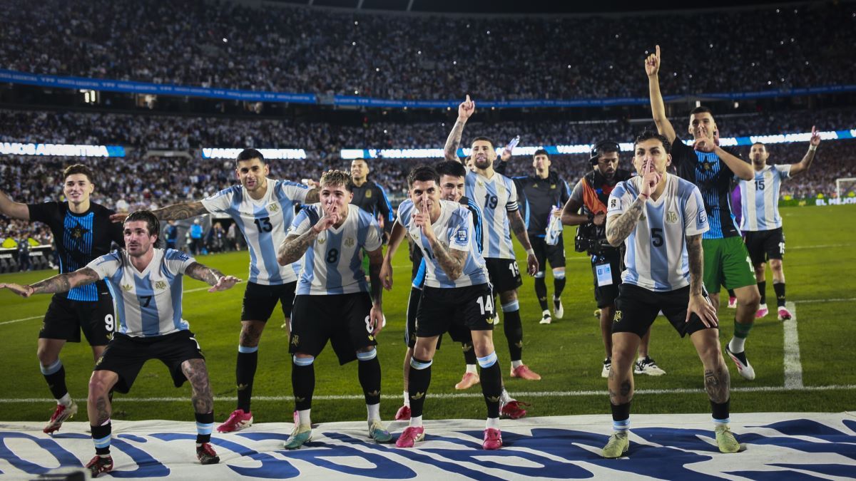 Сборная Аргентины переписала историю футбола Сборная Аргентины переписала историю футбола