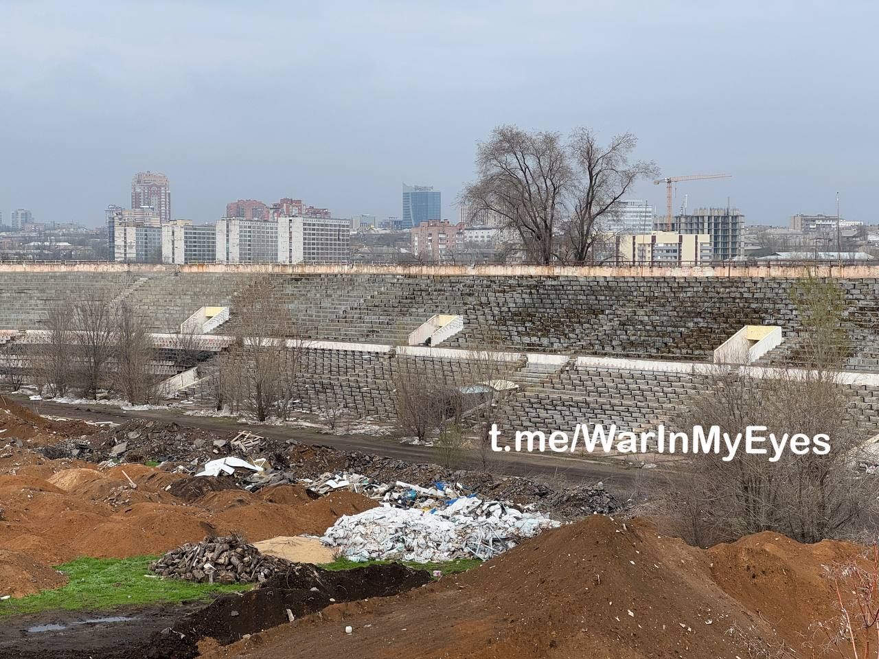 Разрушенный стадион в Донецке Разрушенный стадион в Донецке