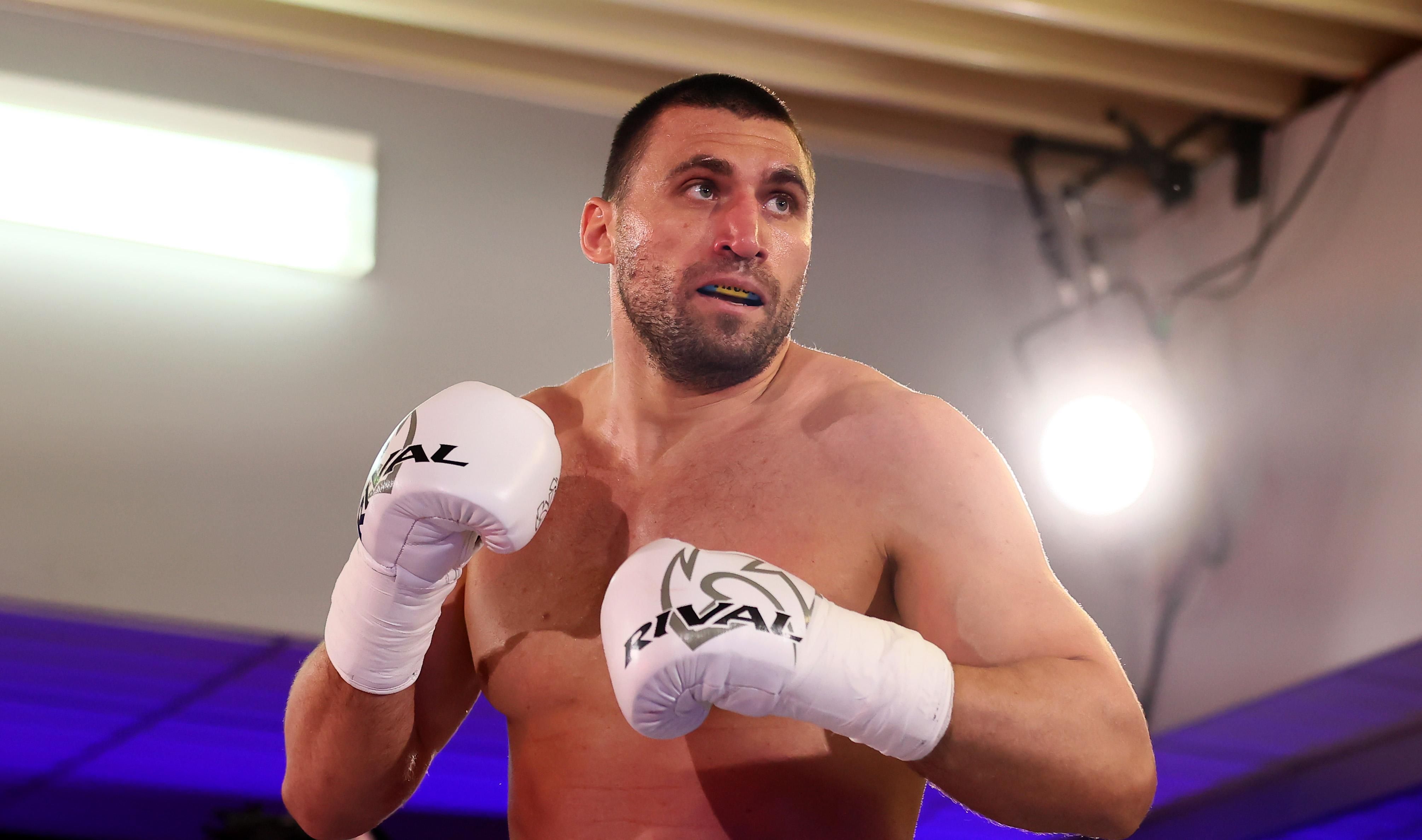 Украинский супертяжеловес одолел опытного американца, который перевесил его на 15 килограммов Украинский супертяжеловес одолел опытного американца, который перевесил его на 15 килограммов