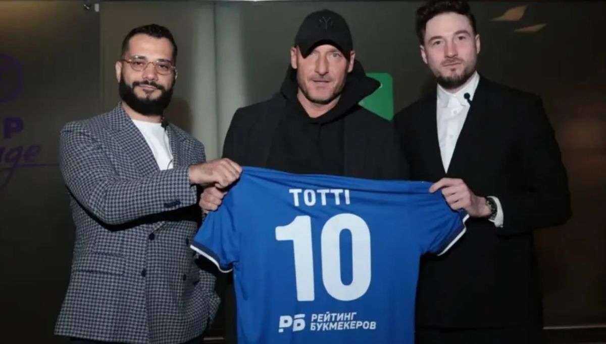 Франческо Тотті - колишній італійський футболіст прибув до Москви - відео Франческо Тотті - колишній італійський футболіст прибув до Москви - відео