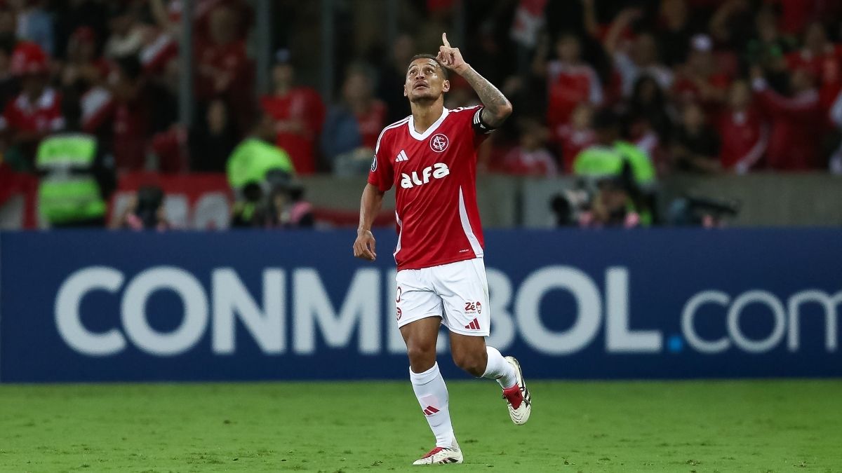 Алан Патрик - бразильский полузащитник забил три гола в Кубке Либертадорес - видео Алан Патрик - бразильский полузащитник забил три гола в Кубке Либертадорес - видео