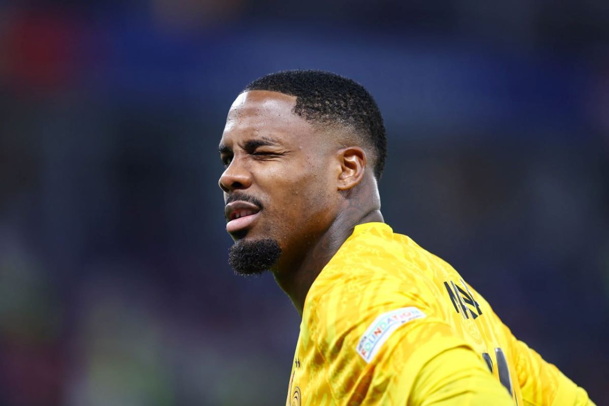 Майк Меньян втратив свідомість після зіткненням із Алексом Хіменесом у матчі Мілана Майк Меньян втратив свідомість після зіткненням із Алексом Хіменесом у матчі Мілана