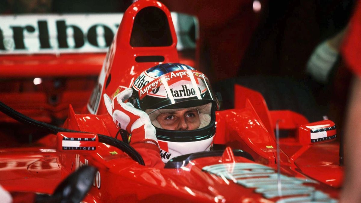 Міхаель Шумахер поставив автограф на шоломі зараби благодійного аукціону Міхаель Шумахер поставив автограф на шоломі зараби благодійного аукціону