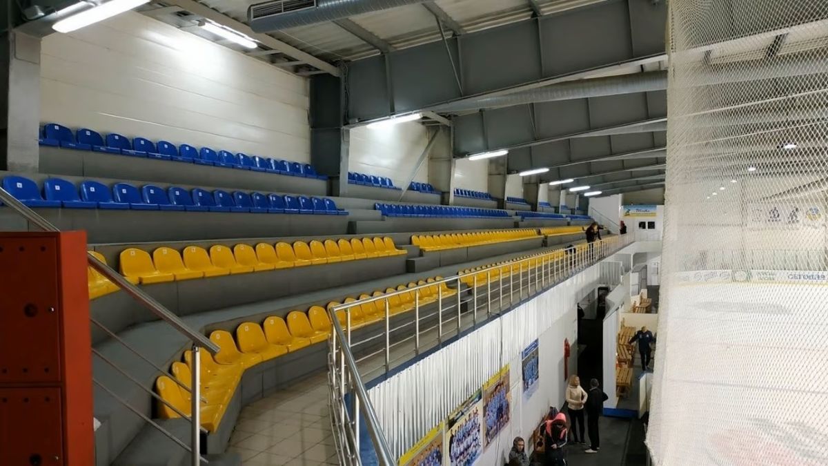 Россияне разрушили ледовый дворец Россияне разрушили ледовый дворец