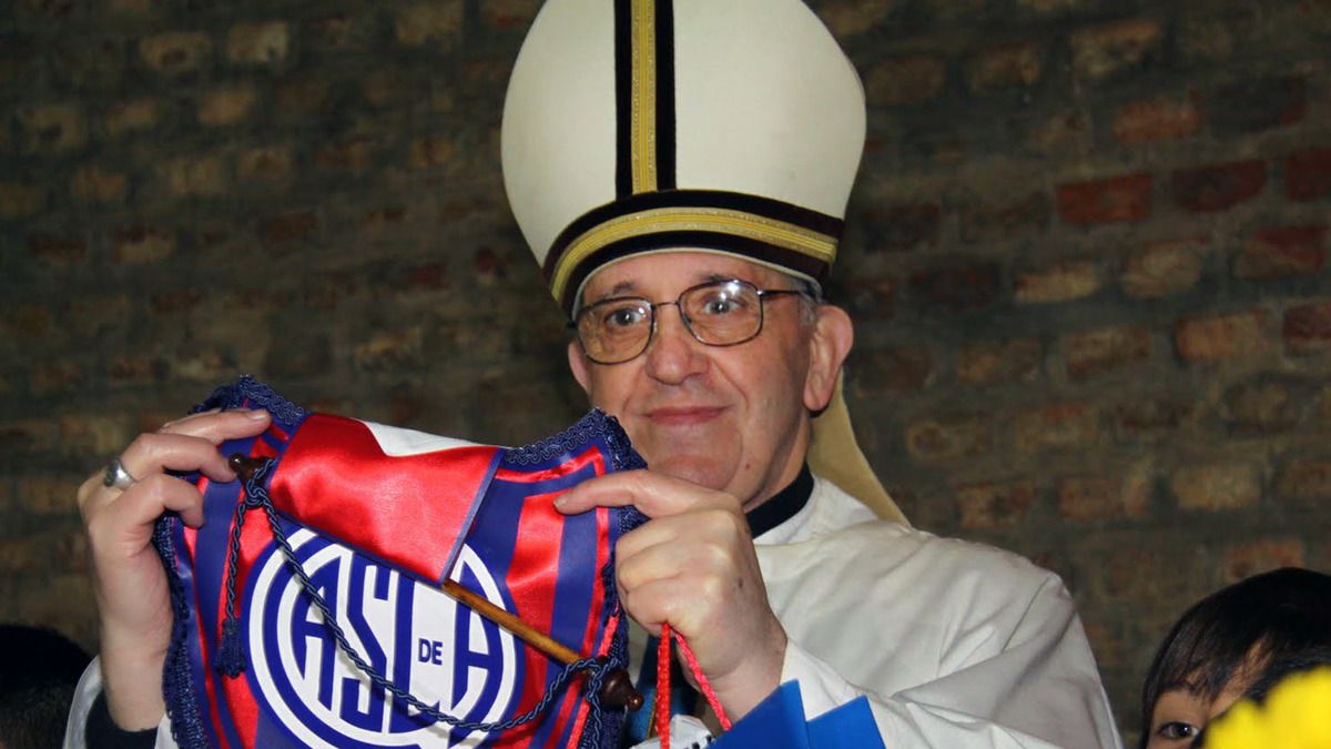 Умер Папа Римский - аргентинский клуб Сан-Лоренцо отдал дань уважения Франциску Умер Папа Римский - аргентинский клуб Сан-Лоренцо отдал дань уважения Франциску