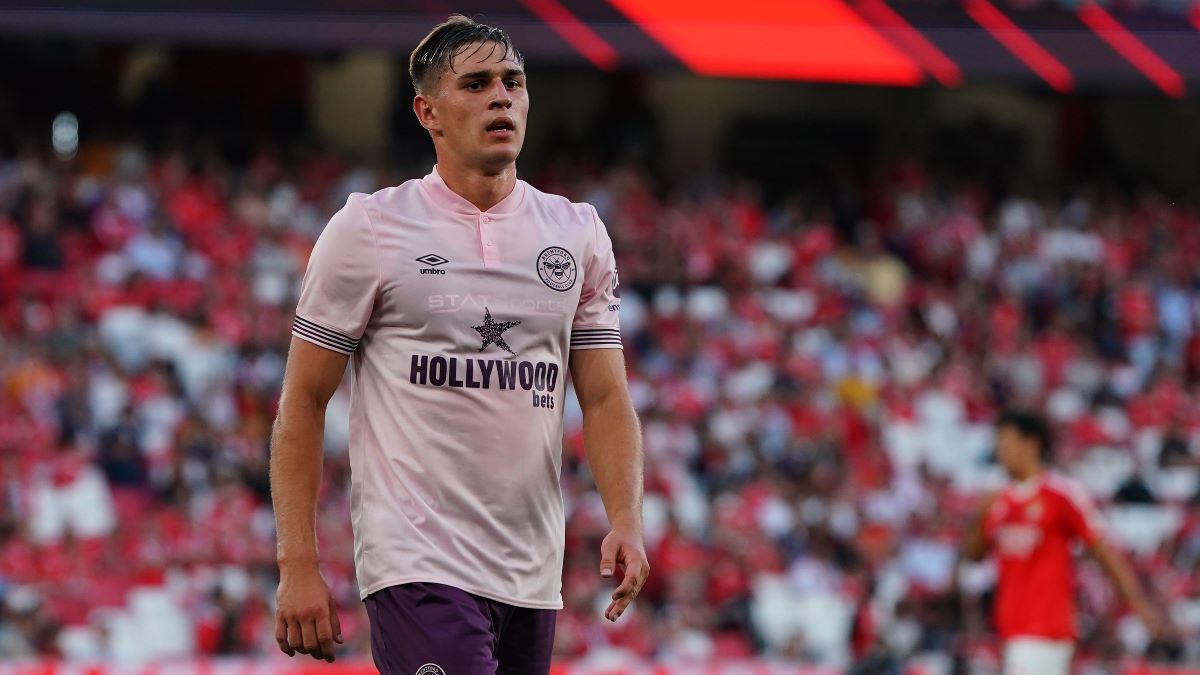 Тренер Брентфорда оценил уровень Егора Ярмолюка Тренер Брентфорда оценил уровень Егора Ярмолюка