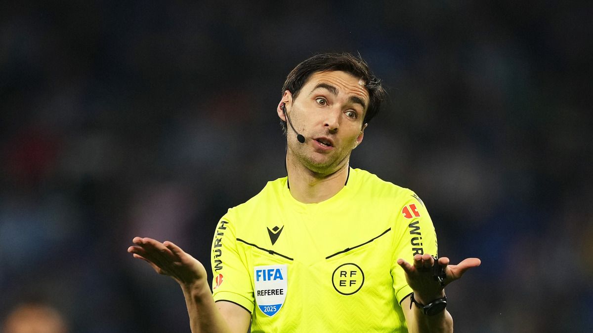 Барселона - Реал - арбитр финала Кубка Испании расплакался на пресс-конференции Барселона - Реал - арбитр финала Кубка Испании расплакался на пресс-конференции