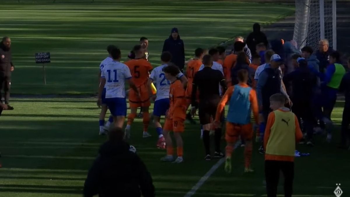 Шахтер - Динамо футболисты юношеских команд подрались после матча - видео Шахтер - Динамо футболисты юношеских команд подрались после матча - видео