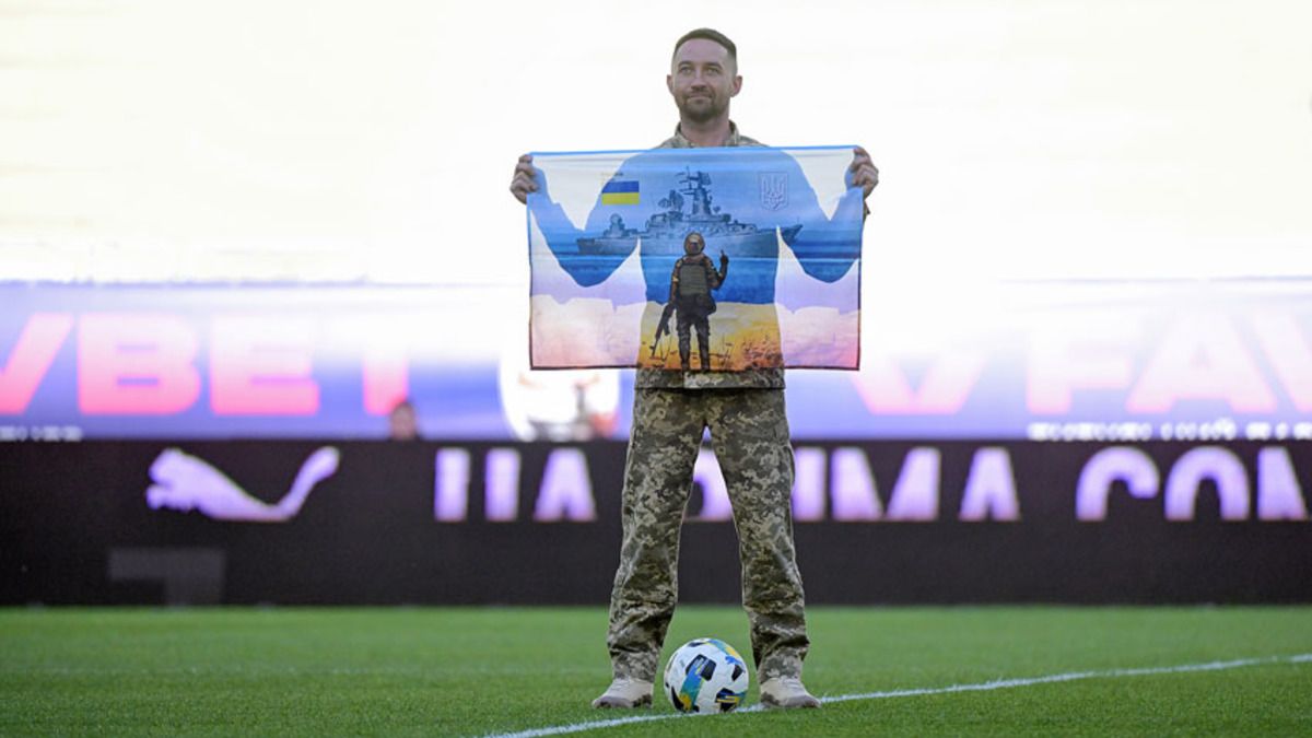 Роман Грибов зробив символічний удар в класико - відео з матчу Шахтар - Динамо Роман Грибов зробив символічний удар в класико - відео з матчу Шахтар - Динамо