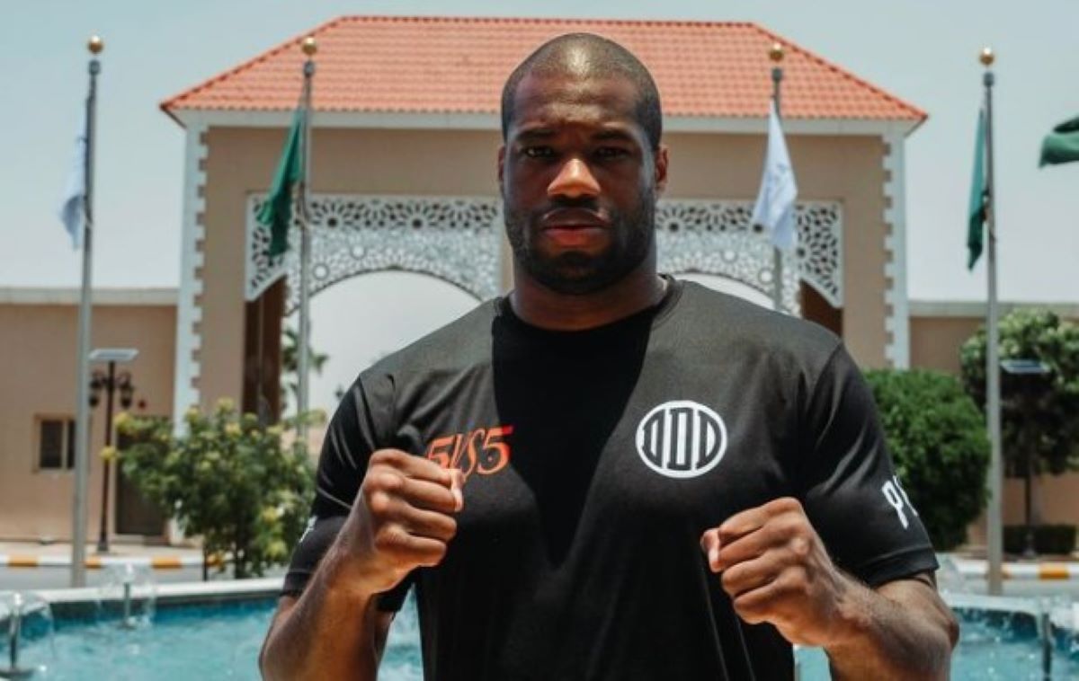 Дюбуа образив Усика Дюбуа образив Усика