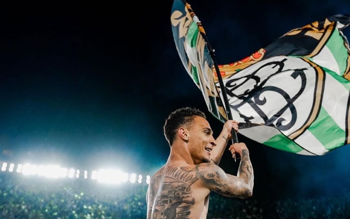 Антони - бразильский вингер может выиграть Лигу Европы и Лигу конференций Антони - бразильский вингер может выиграть Лигу Европы и Лигу конференций