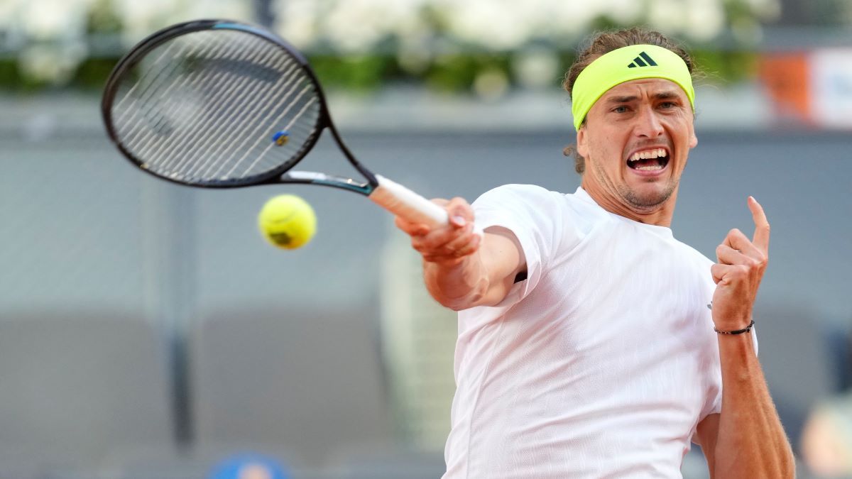 Зверев обматерил отца Зверев обматерил отца