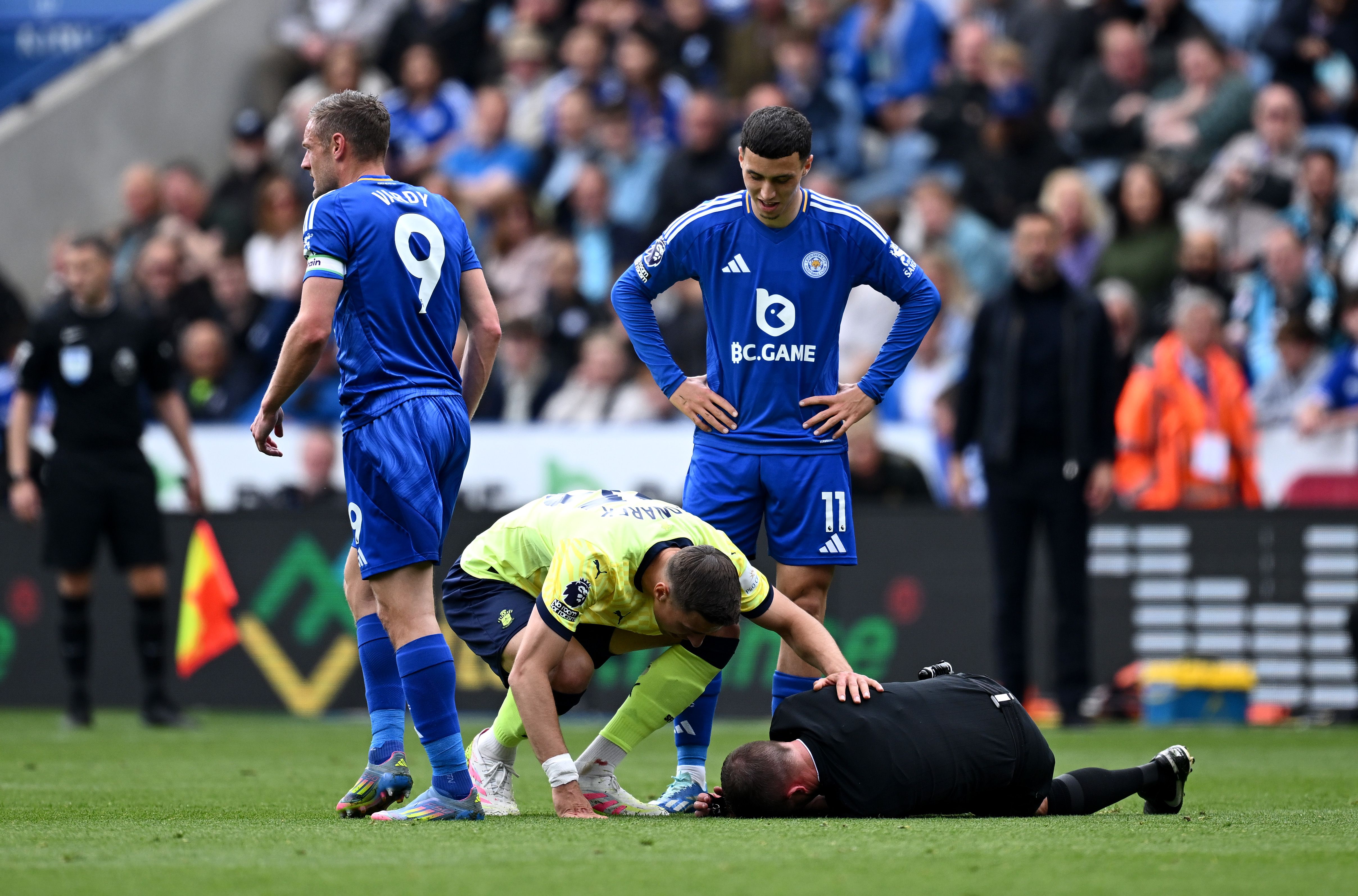Гравець Лестера завдав травми Девіду Веббу Гравець Лестера завдав травми Девіду Веббу