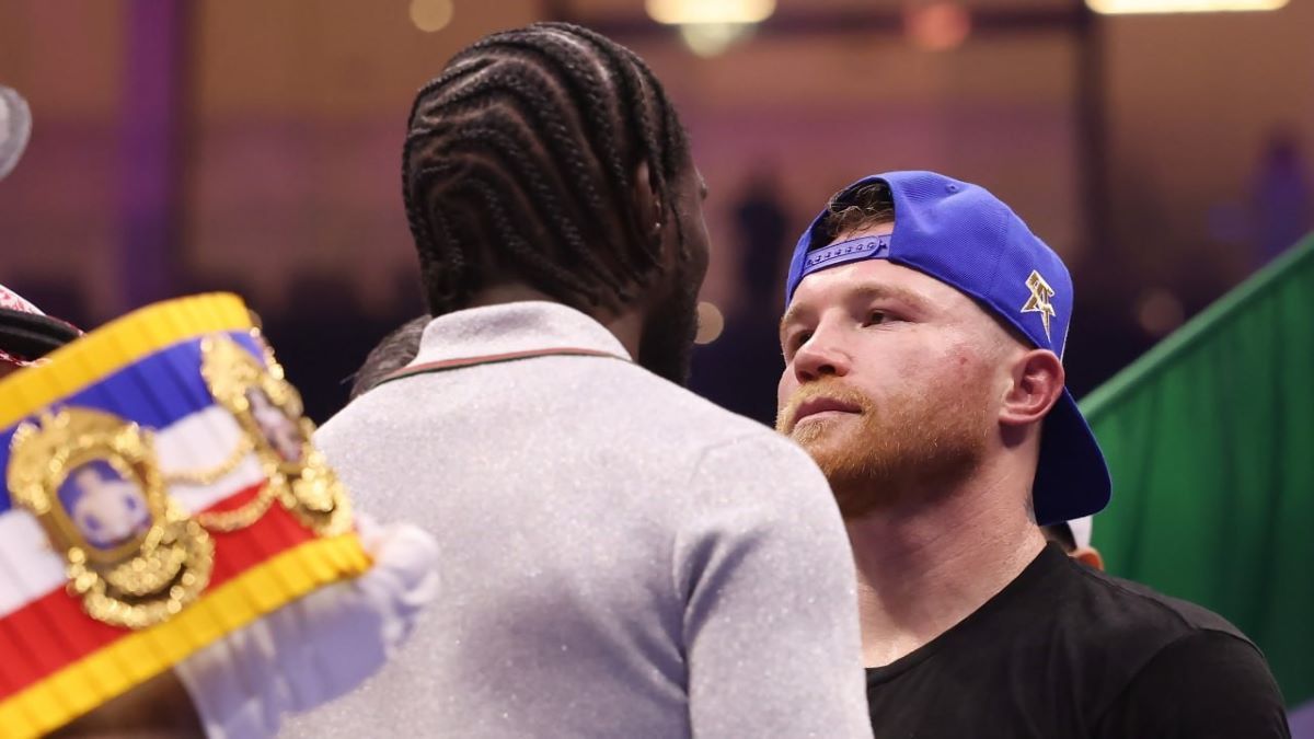 Первая битва взглядов Альвареса и Кроуфорда Первая битва взглядов Альвареса и Кроуфорда