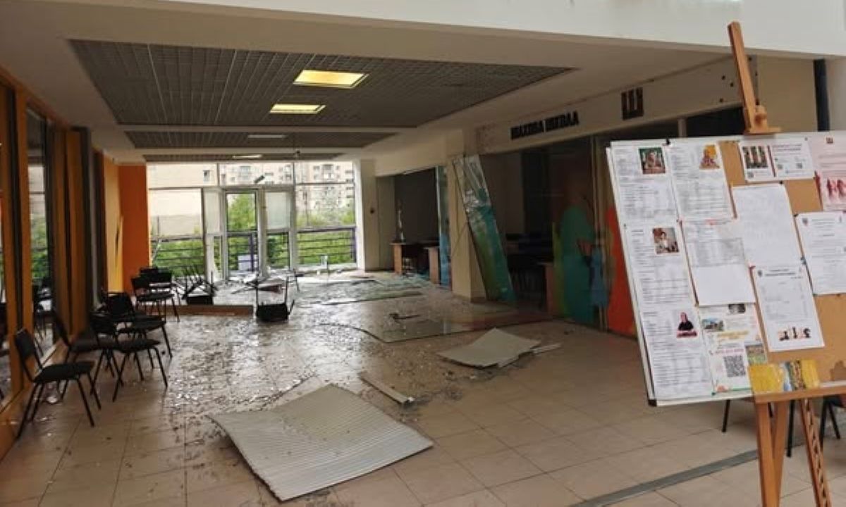 Обстрел Киева - российский ударный БПЛА попал в шахматную школу в Киеве Обстрел Киева - российский ударный БПЛА попал в шахматную школу в Киеве