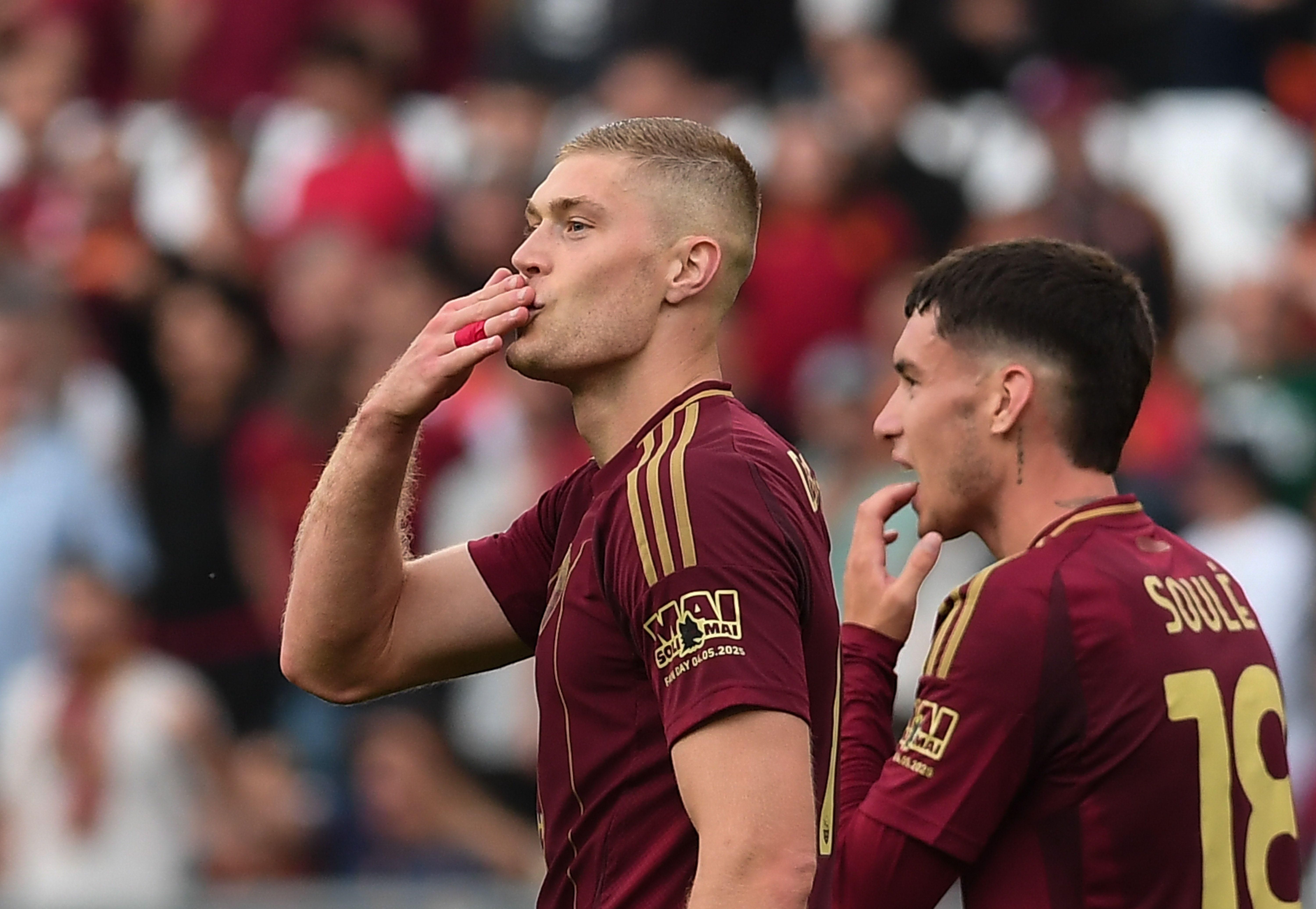 Артем Довбик - український форвард Роми може перейти у Фіорентину Артем Довбик - український форвард Роми може перейти у Фіорентину