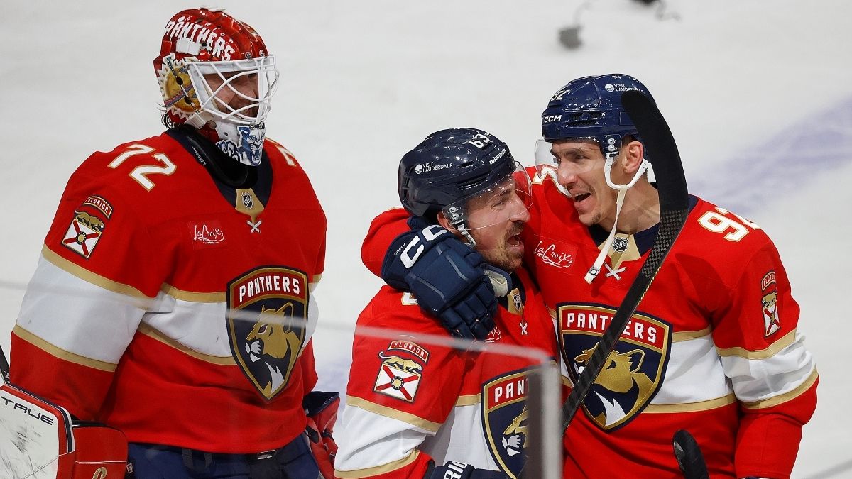 Брэд Маршан - канадец установил рекорд, забив гол в овертайме матча НХЛ Брэд Маршан - канадец установил рекорд, забив гол в овертайме матча НХЛ