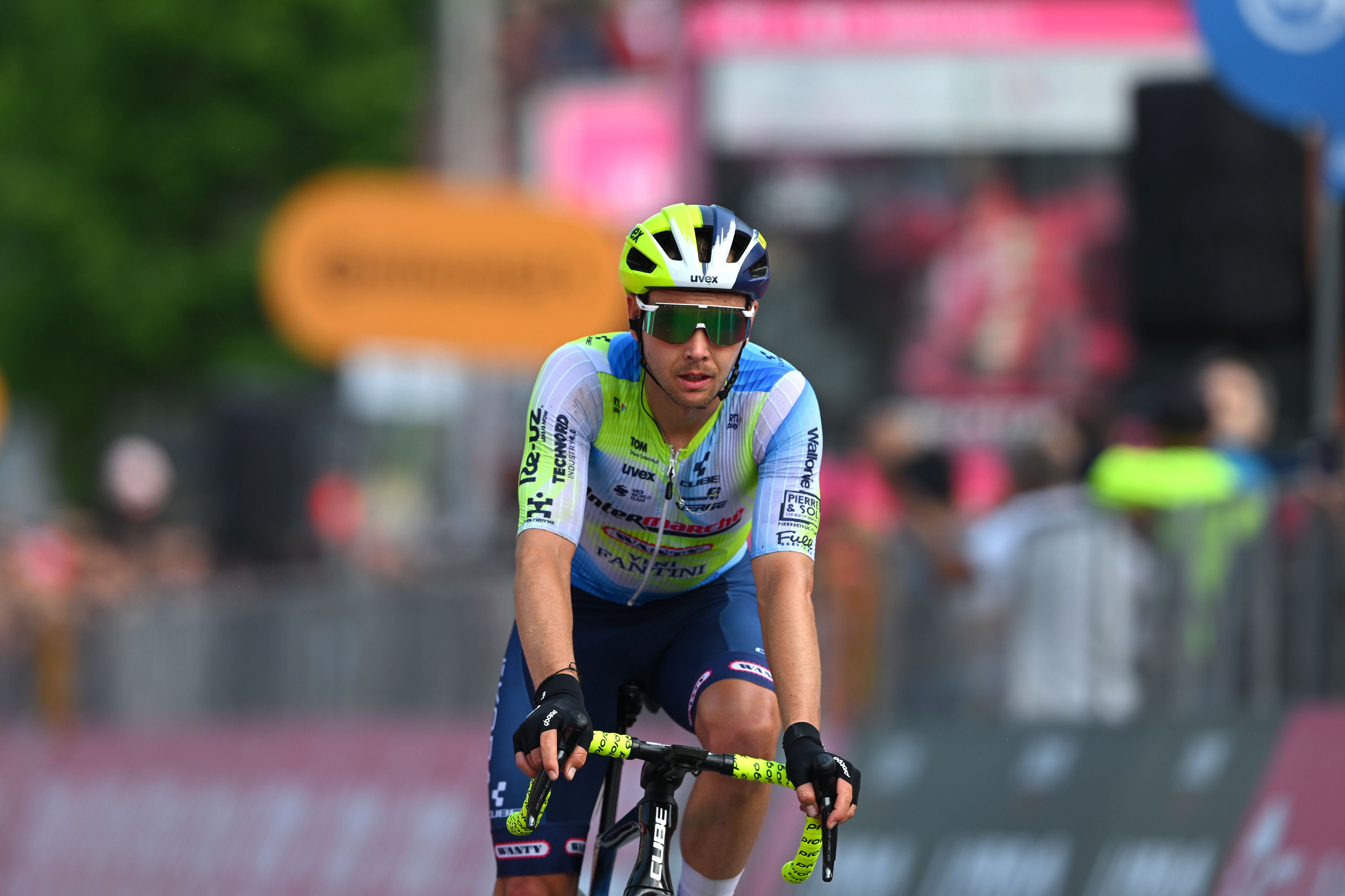 Дион Смит едва не столкнулся с козлом на Giro d'Italia Дион Смит едва не столкнулся с козлом на Giro d'Italia