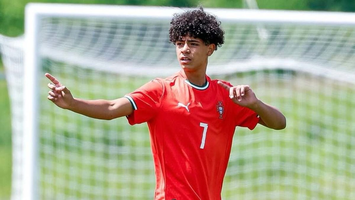 Криштиану Роналду-младший сыграл первый матч за сборную Португалии Криштиану Роналду-младший сыграл первый матч за сборную Португалии