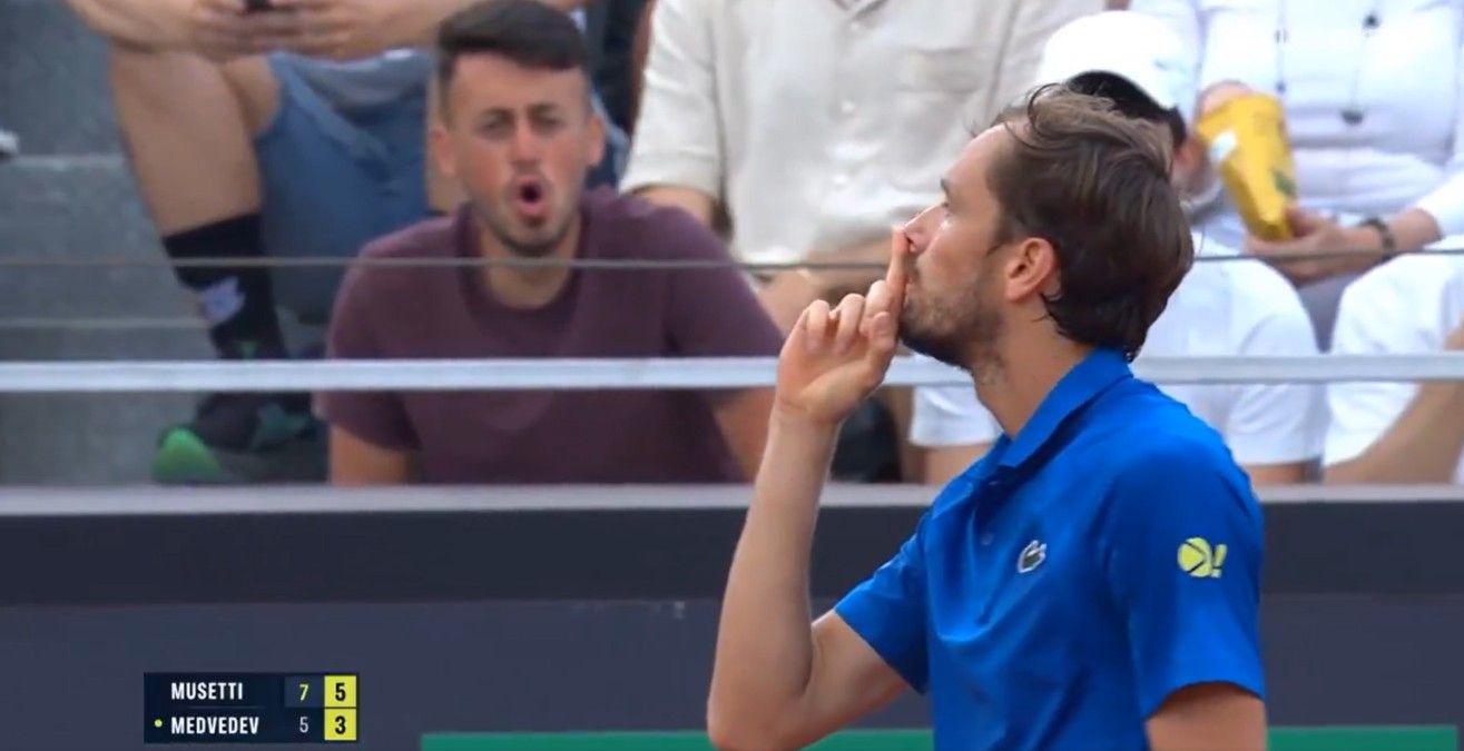 Россиянина освистали в Риме Россиянина освистали в Риме