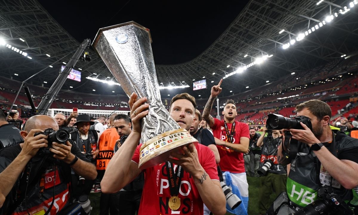 Іван Ракітіч - хорватський півзахисник завершить кар'єру після завершення сезону Іван Ракітіч - хорватський півзахисник завершить кар'єру після завершення сезону