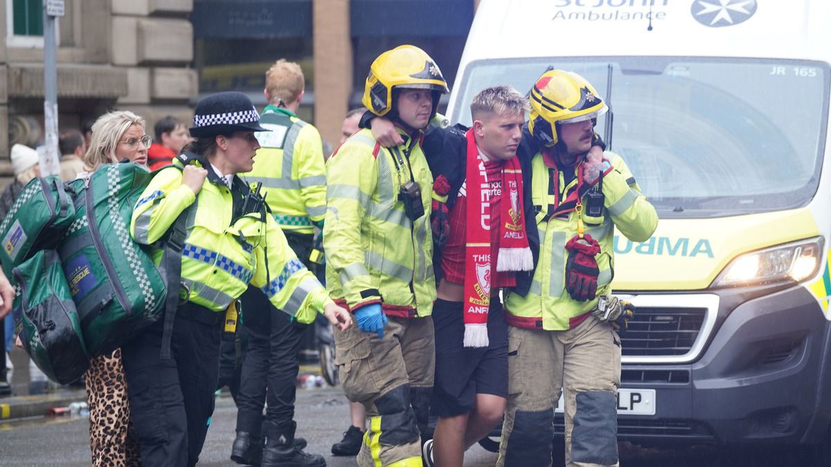 Наезд на фанов Ливерпуля 26 мая - обновленные данные количества пострадавших Наезд на фанов Ливерпуля 26 мая - обновленные данные количества пострадавших