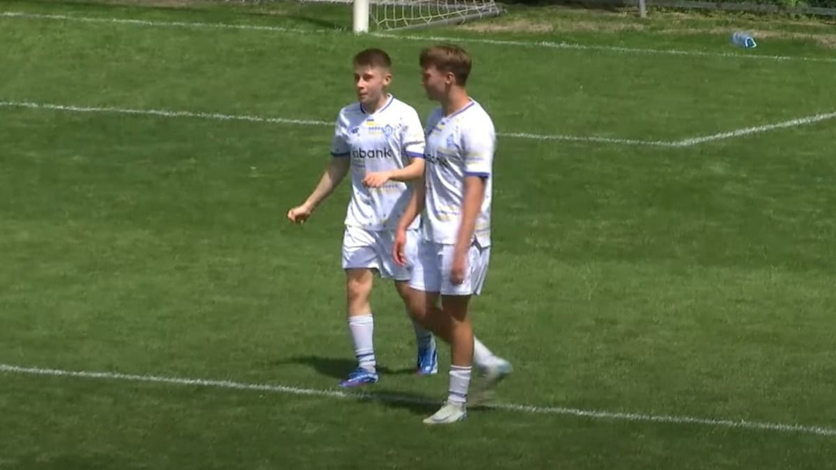 Динамовец Егор Музычко забил гол в ворота Руха в стиле Марадоны - видео Динамовец Егор Музычко забил гол в ворота Руха в стиле Марадоны - видео