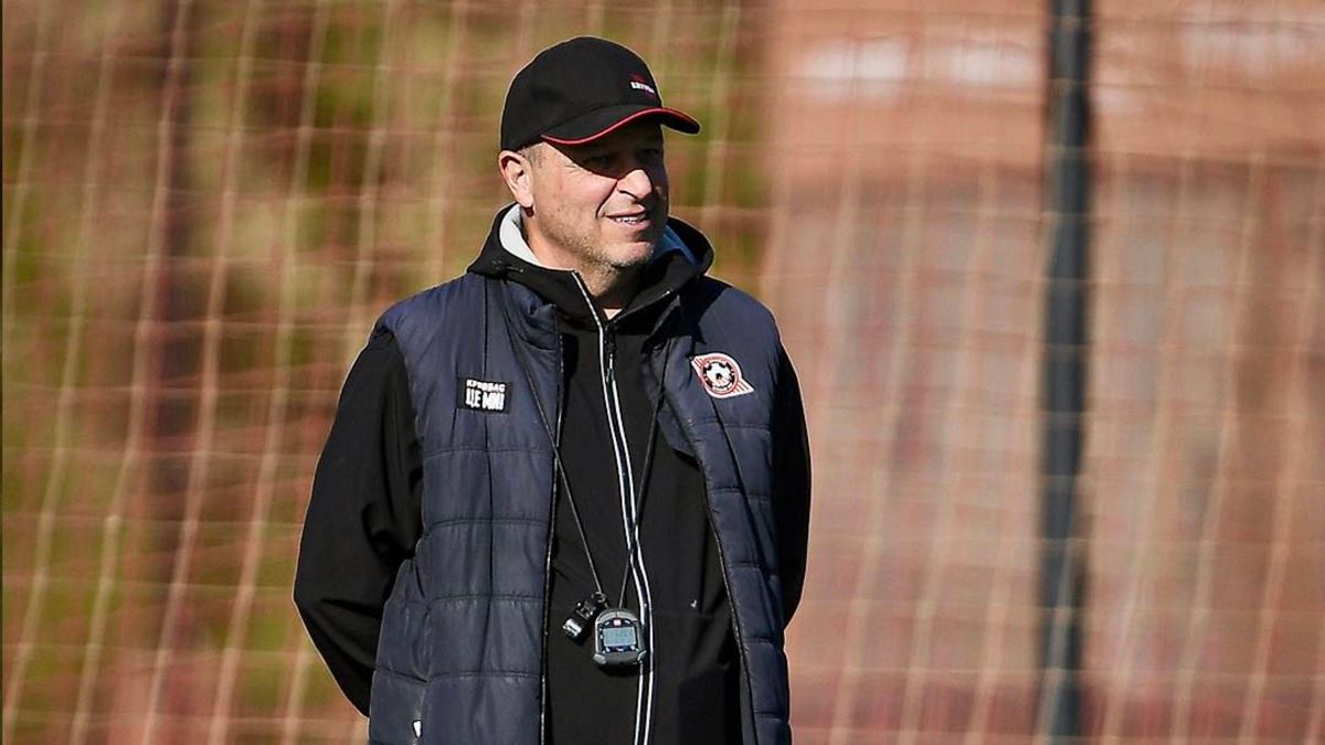 Юрій Вернидуб залишив посаду головного тренера Кривбасу Юрій Вернидуб залишив посаду головного тренера Кривбасу