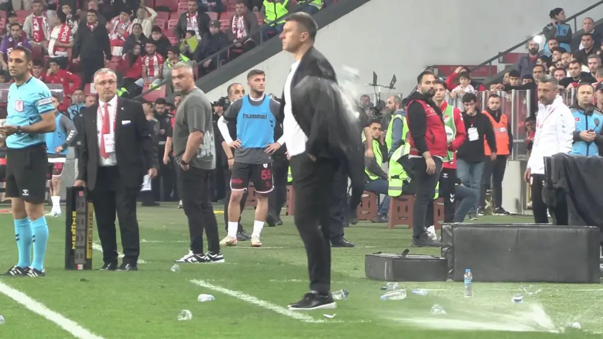 Самое странное удаление года в турецкой Суперлиге Самое странное удаление года в турецкой Суперлиге