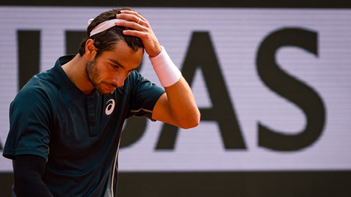 Музетти мячом пнул в судью Музетти мячом пнул в судью