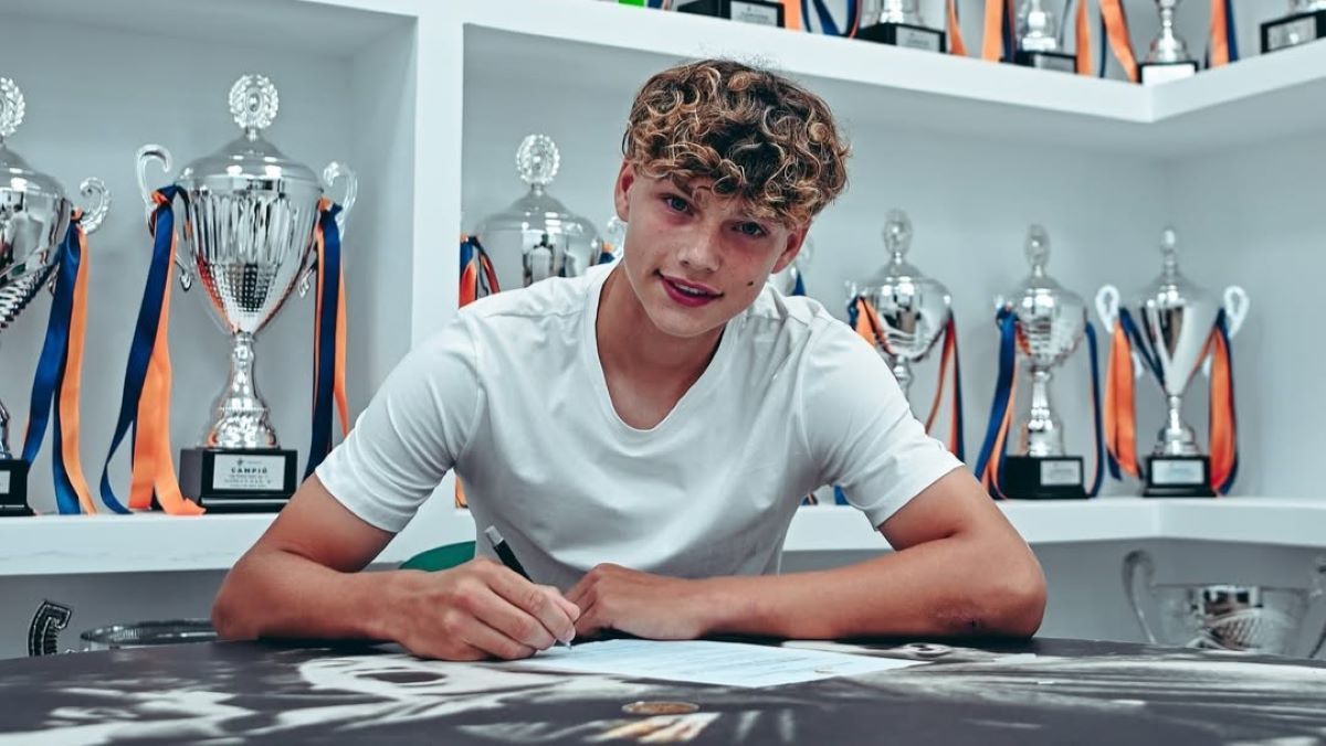 Иван Третьяков стал игроком Эльче Иван Третьяков стал игроком Эльче