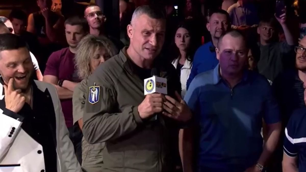 Виталий Кличко спел песню на вечере бокса в Киеве - видео Виталий Кличко спел песню на вечере бокса в Киеве - видео