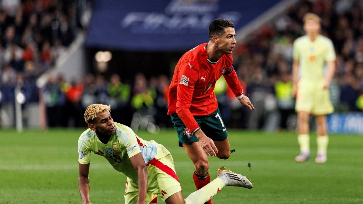 Ямал сделал пародию на Роналду - футболист опубликовал фото, где подметает улицу Ямал сделал пародию на Роналду - футболист опубликовал фото, где подметает улицу