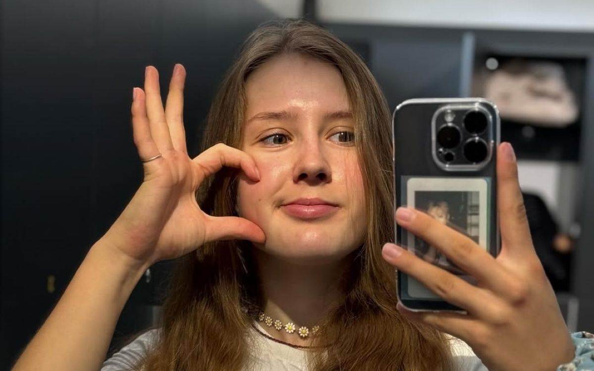 Біатлоністка Олександра Меркушина поділилась фото у сукні на фоні роз Біатлоністка Олександра Меркушина поділилась фото у сукні на фоні роз