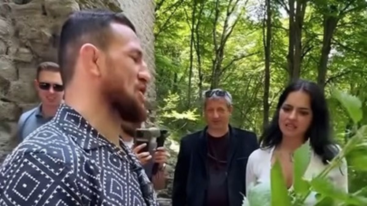 Мераб Двалішвілі привіз Ніну Драму до Грузії та бив кропивою - відео Мераб Двалішвілі привіз Ніну Драму до Грузії та бив кропивою - відео