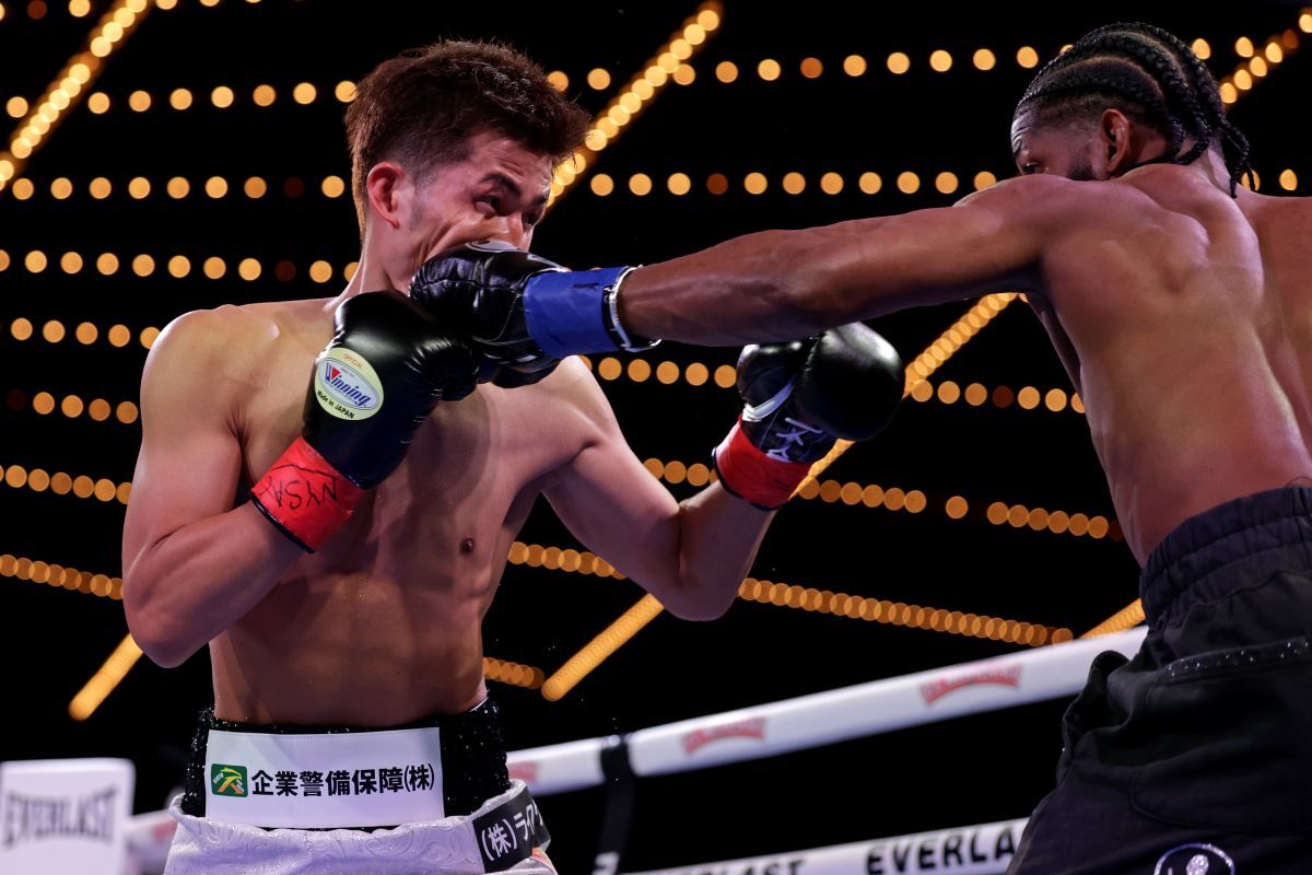 Крус переміг Мішіро Крус переміг Мішіро